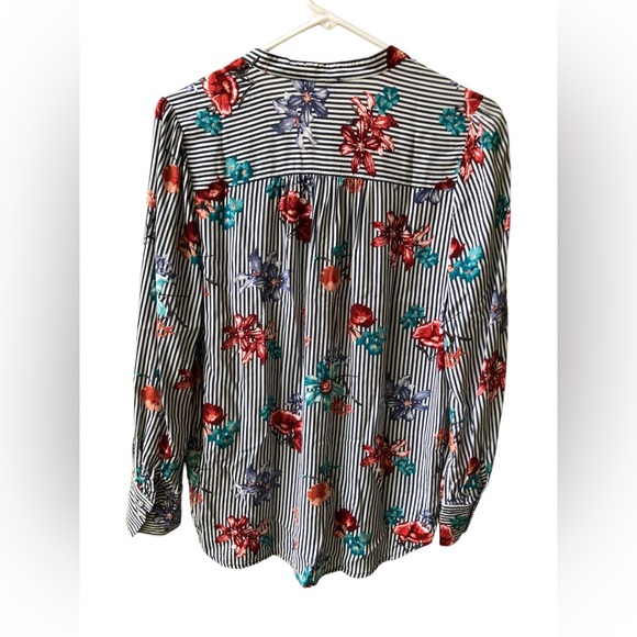 Women’s LOFT Long Sleeve Shirt - Picture 2 of 6